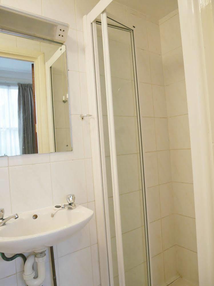 Queens Bed & Breakfast London