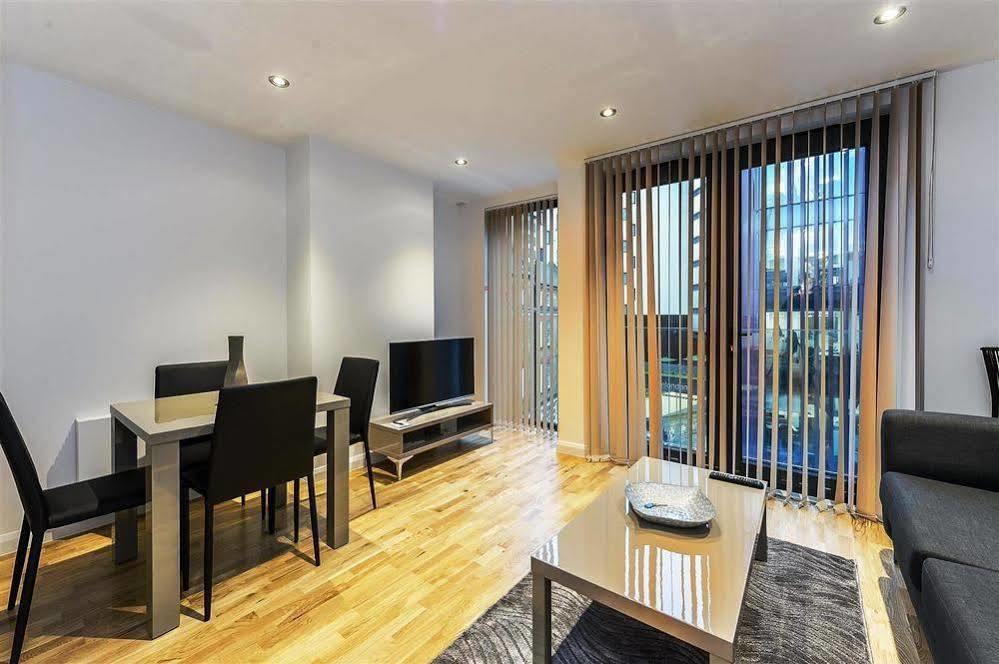 Tooley Street By Viridian Londen