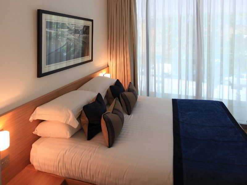 Hotel By Marriott Kensington