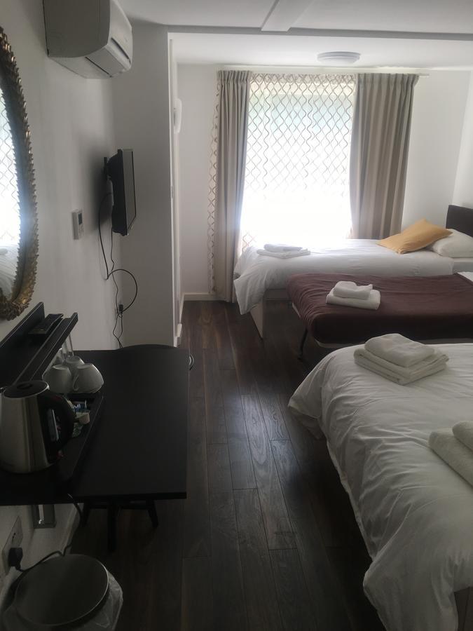 W12 & Hotell *