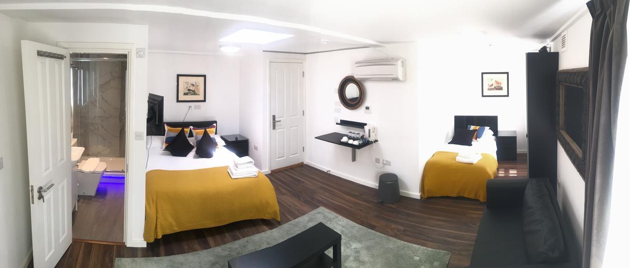 Hotell W12 & *