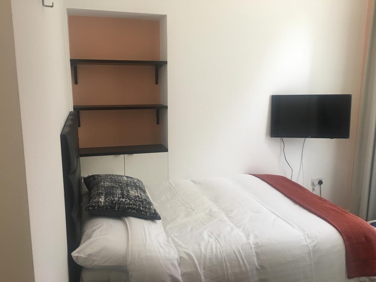W12 & Hotell London