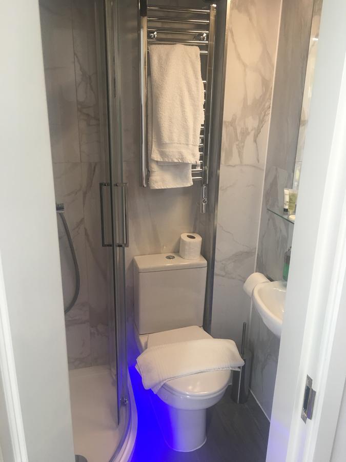 W12 & Hotell