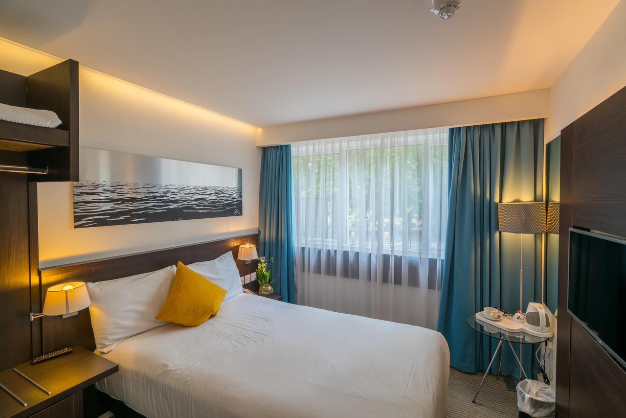 Pelican And Hotell