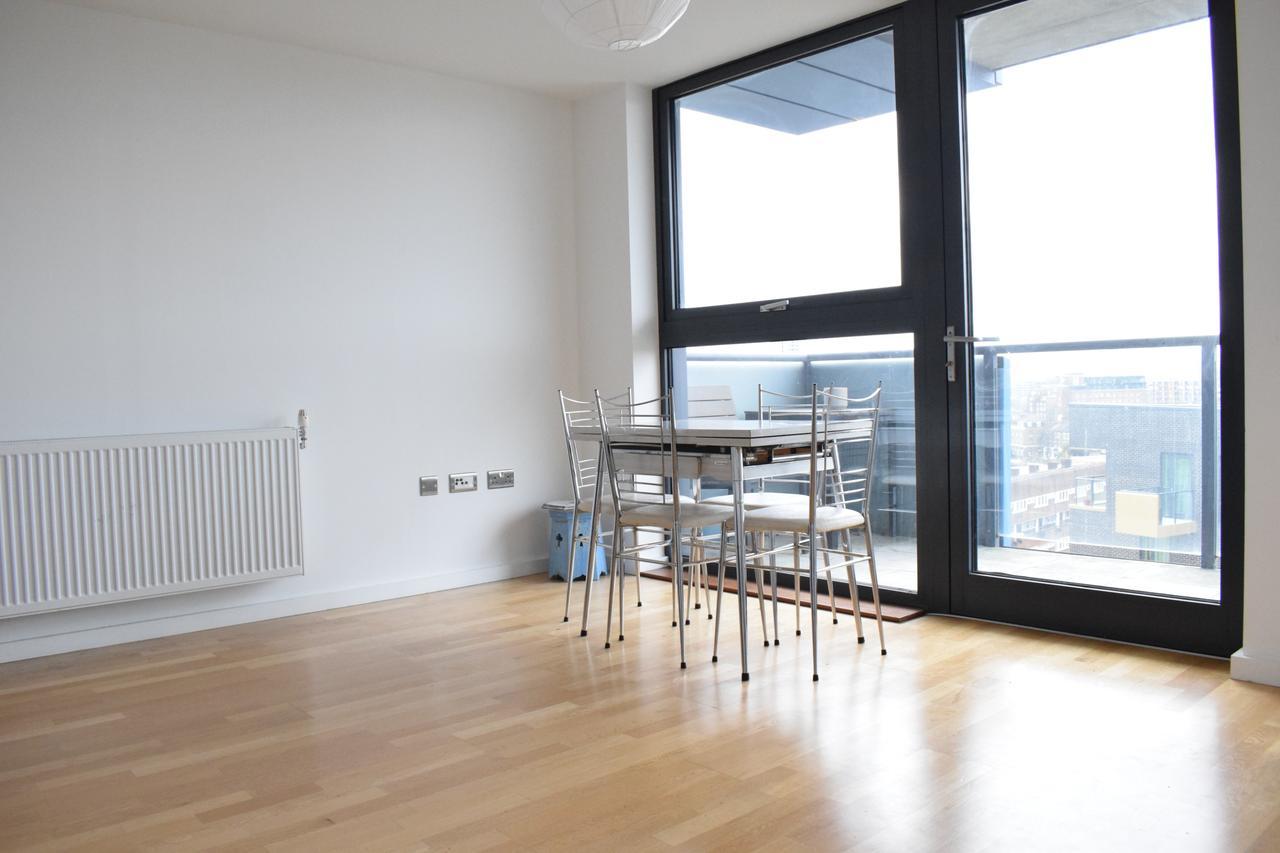 1 Bedroom Flat In Lewisham With A Balcony View Of The Shard * Londra