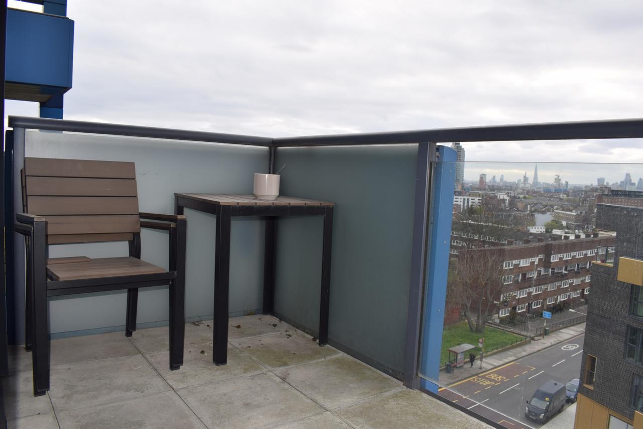 1 Bedroom Flat In Lewisham With A Balcony View Of The Shard * Londra