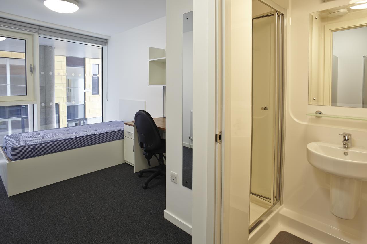 Daniel Defoe Hall Of Appartement *