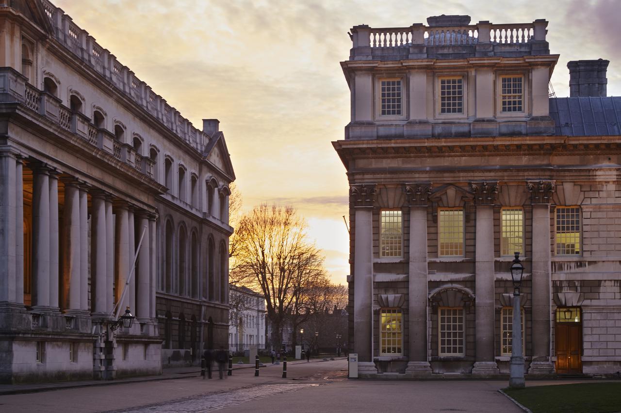 Daniel Defoe Hall Of Appartement Londen