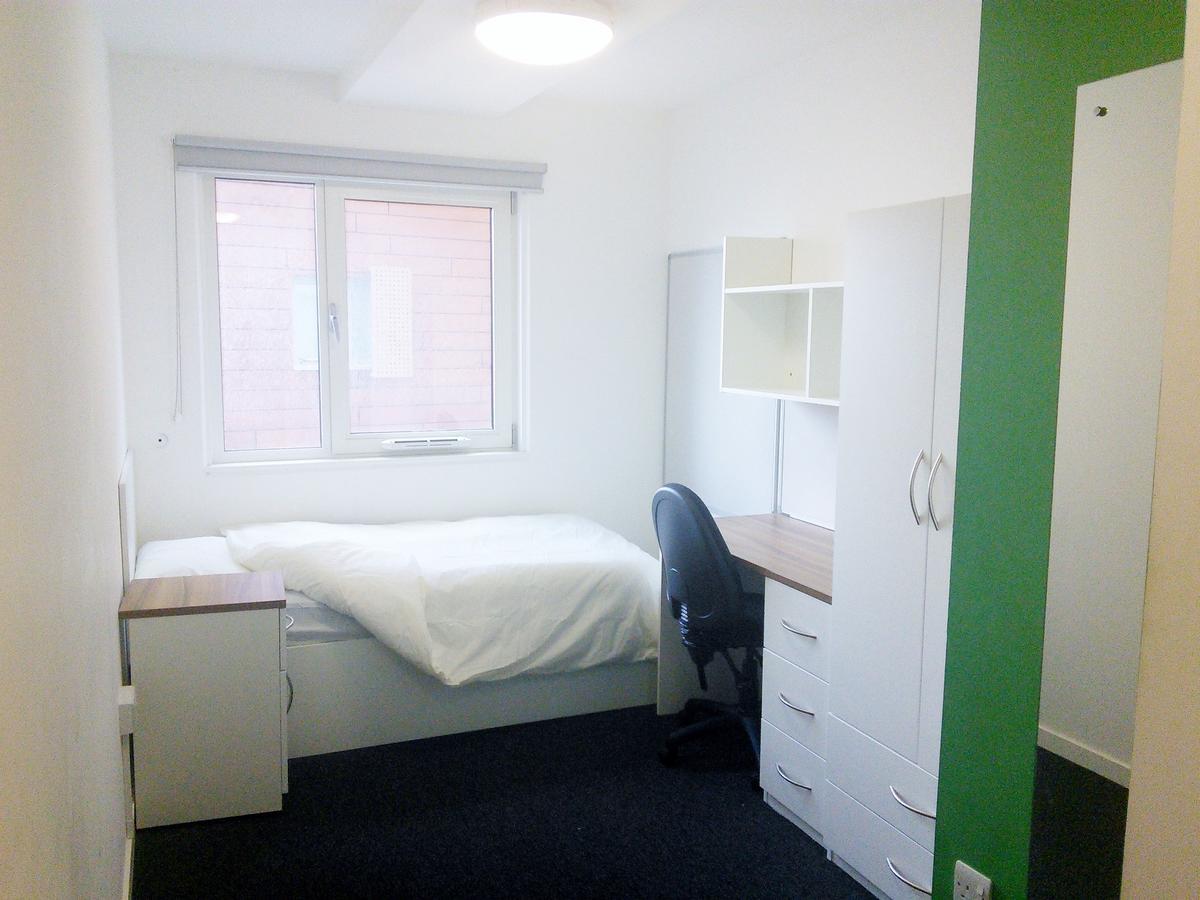 Daniel Defoe Hall Of Appartement