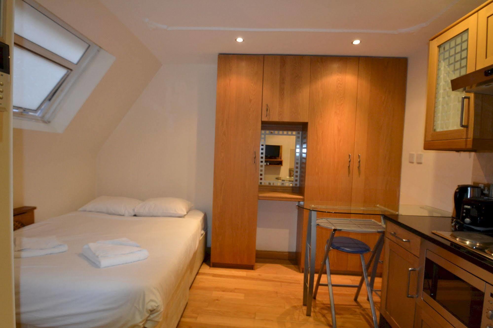 Apartment Hyde Park London