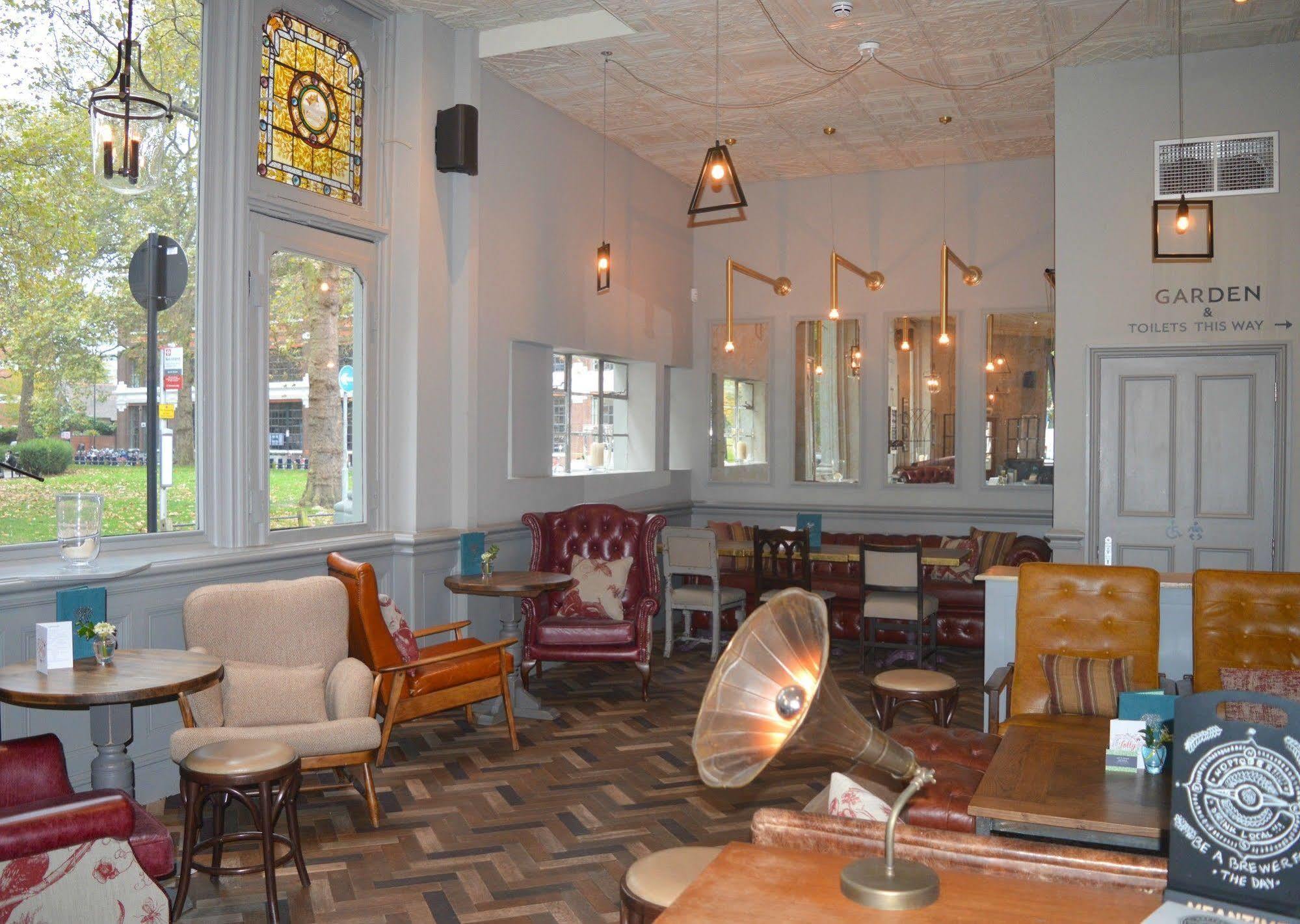 Hotel The Brook 3*