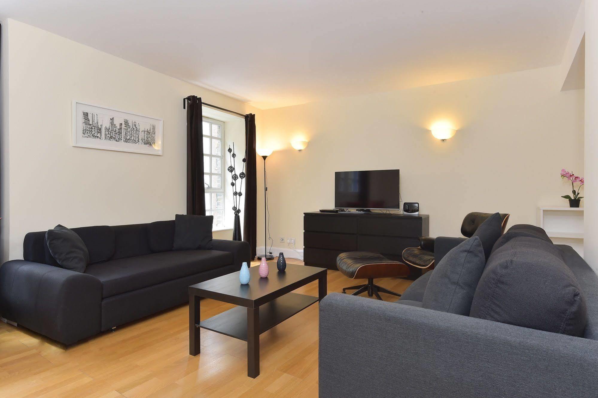 Apartment Beautiful 4-bedroom Flat In Bridge/borough! *