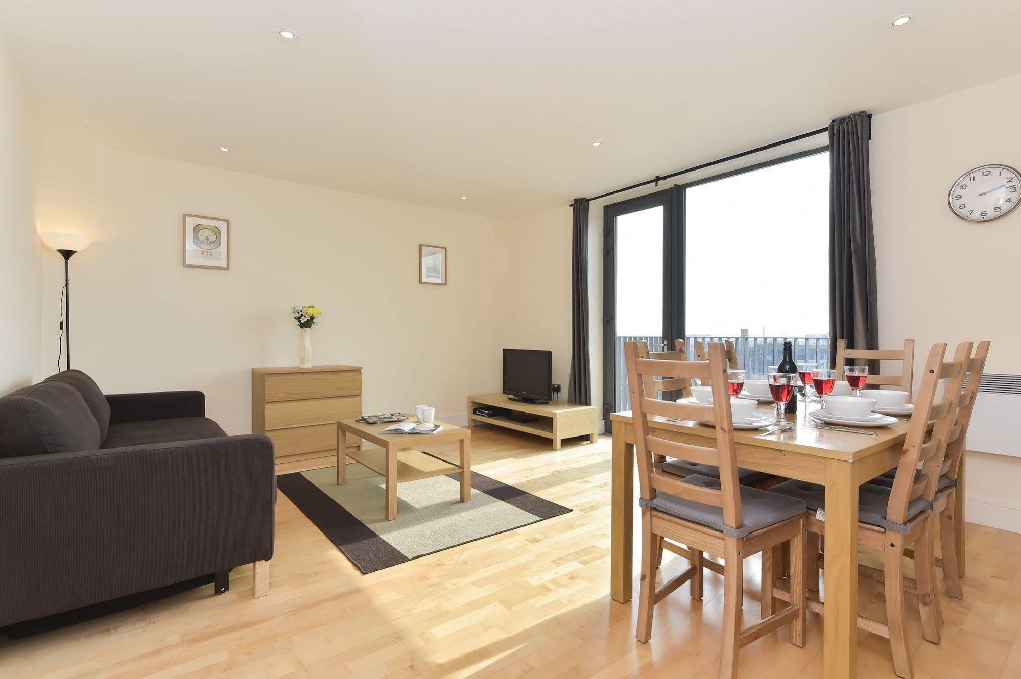 Beautiful 4-bedroom Flat In Bridge/borough!
