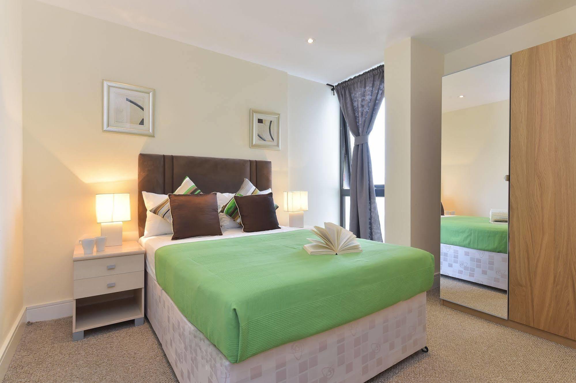 Beautiful 4-bedroom Flat In Bridge/borough! Apartment