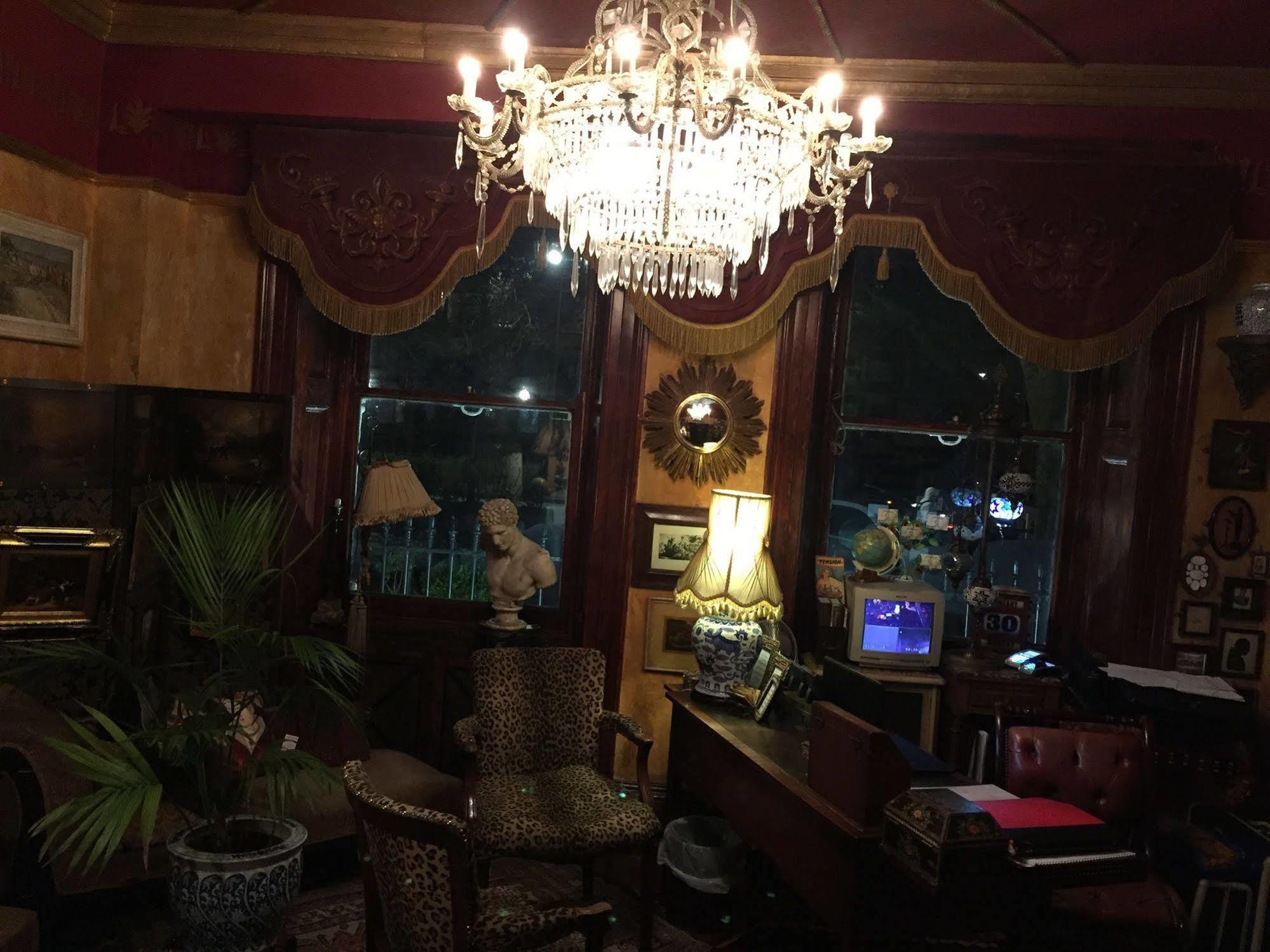Pavilion Hotel 3*