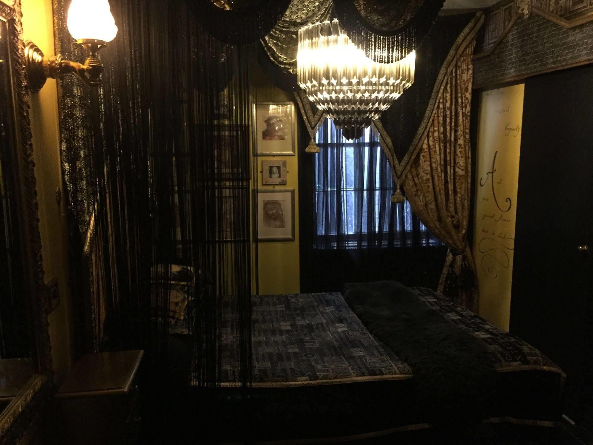 Pavilion Hotel 3*