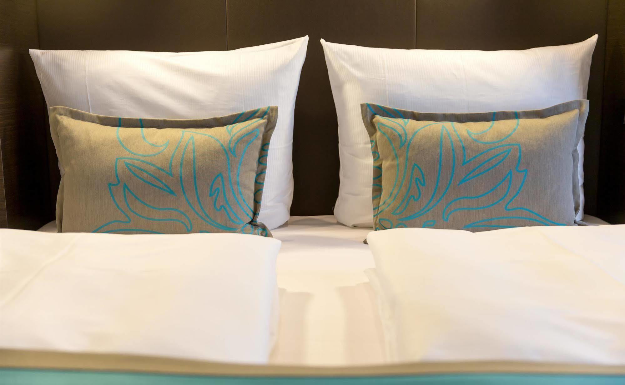 Hotell One London-tower Hill 3*