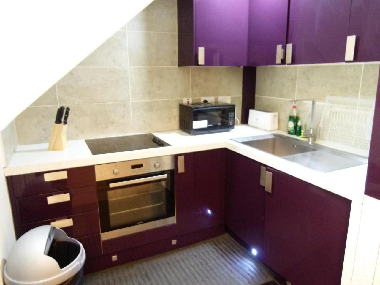 Beautiful Family Barons Court Apartment London