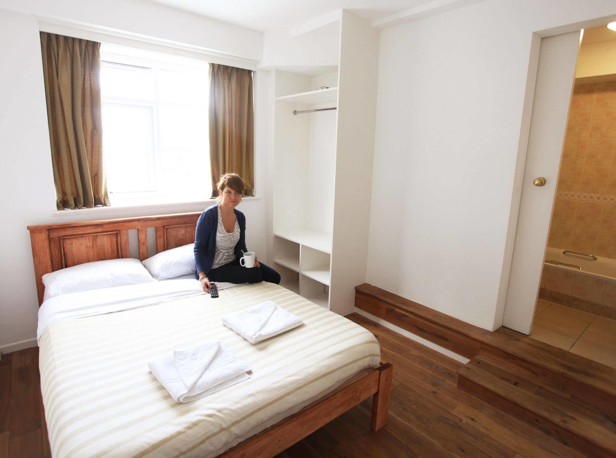 Palmers Hillspring At Willesden Hostel *