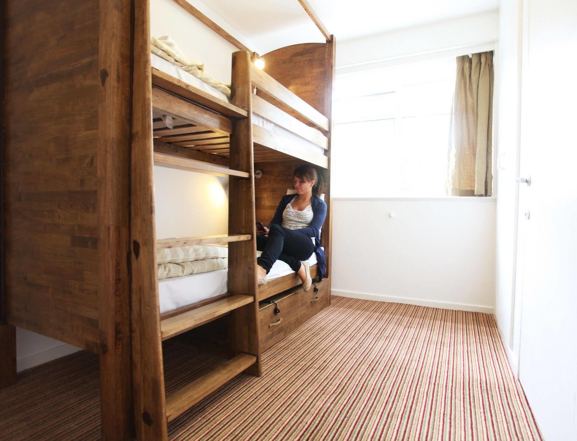 Hostel Palmers Hillspring At Willesden London