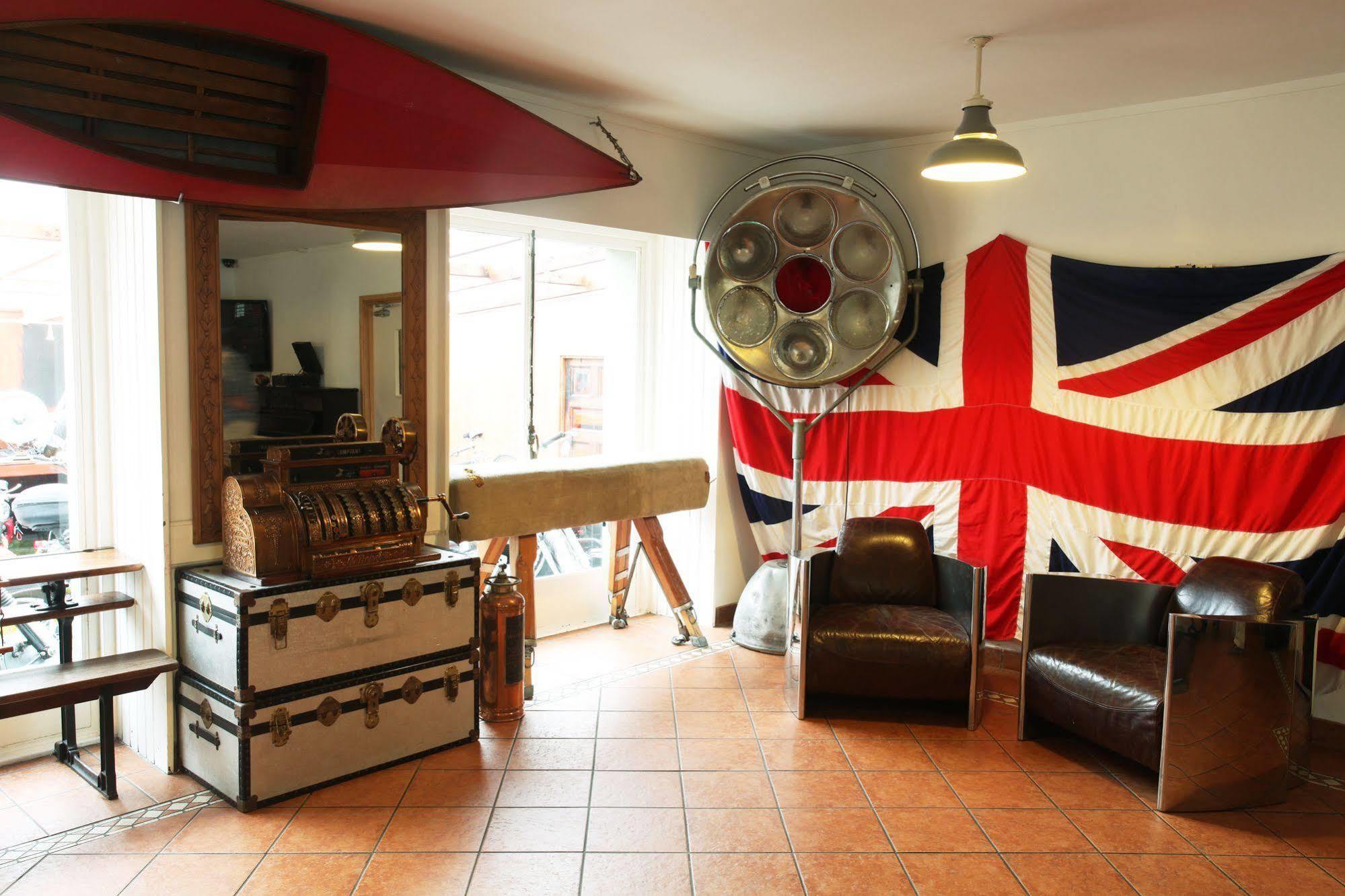 Palmers Hillspring At Willesden Hostel London