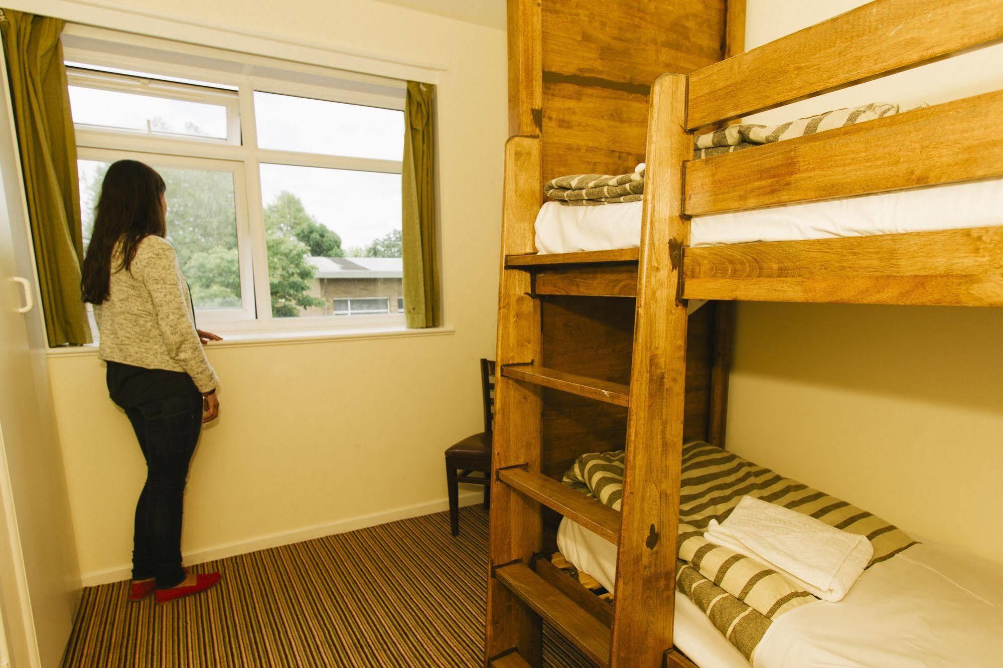 Hostel Palmers Hillspring At Willesden