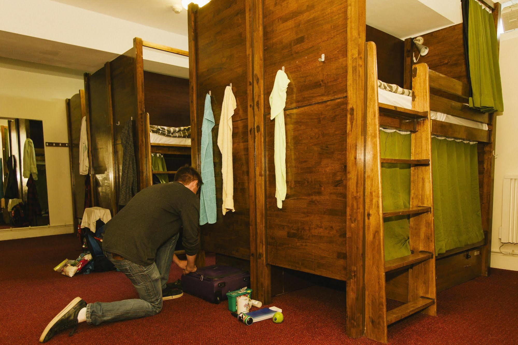 Hostel Palmers Hillspring At Willesden London