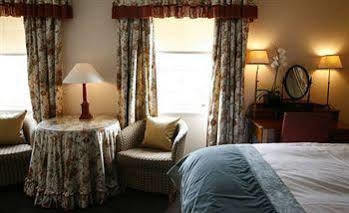 Knightsbridge Roof Garden Hotel 3*