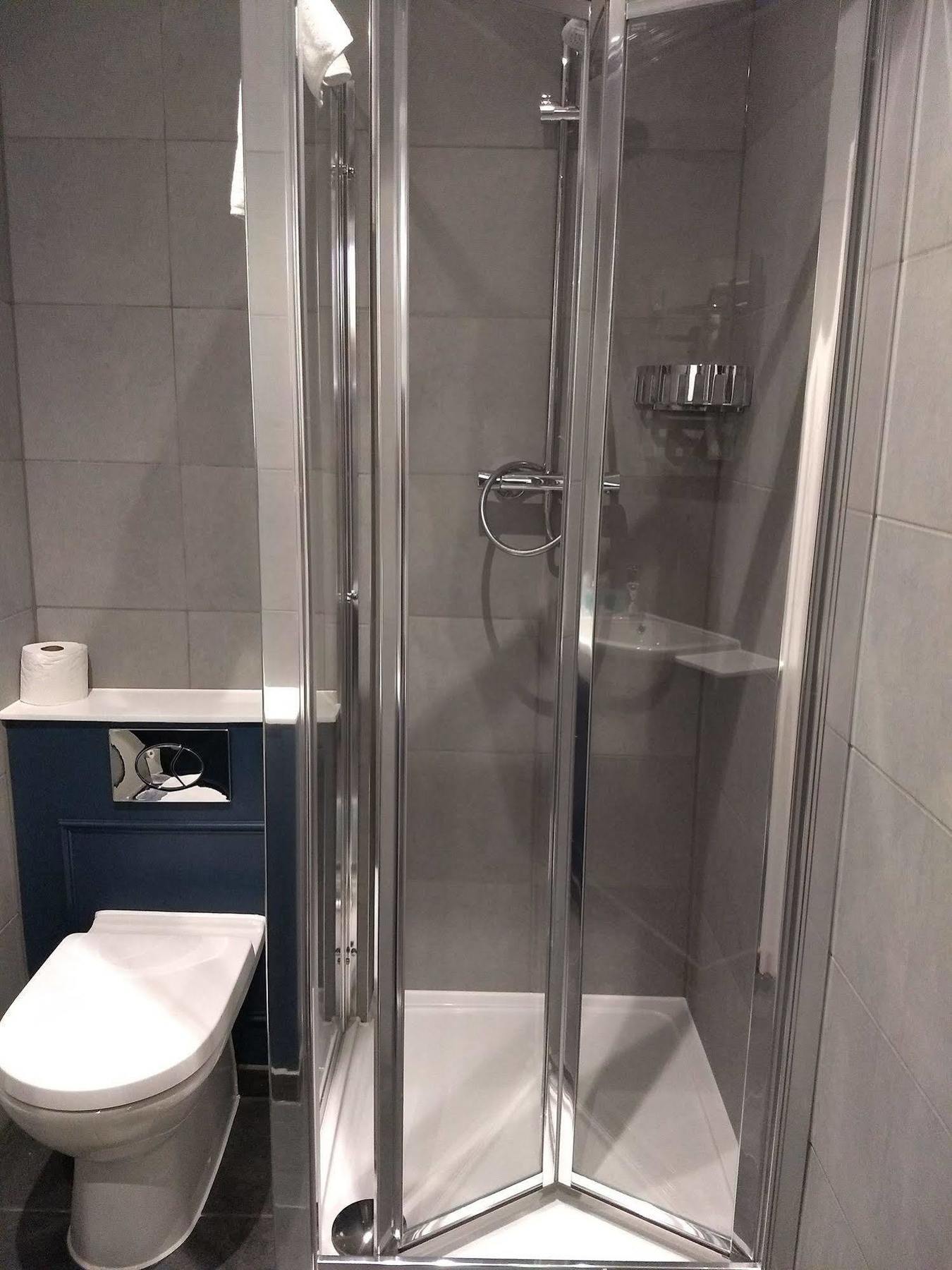 Garden Court Hotell 3*