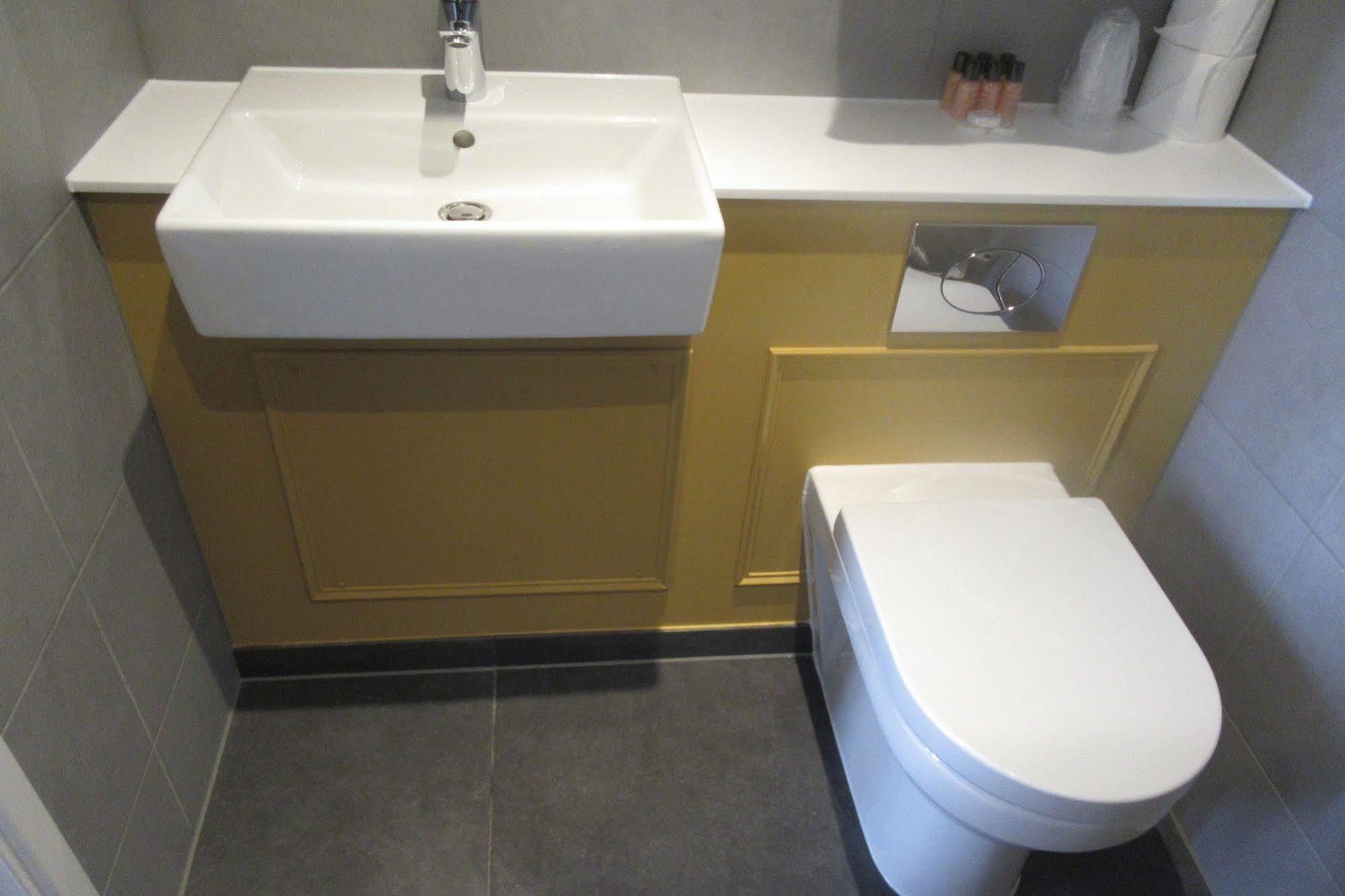 Garden Court Hotell 3*
