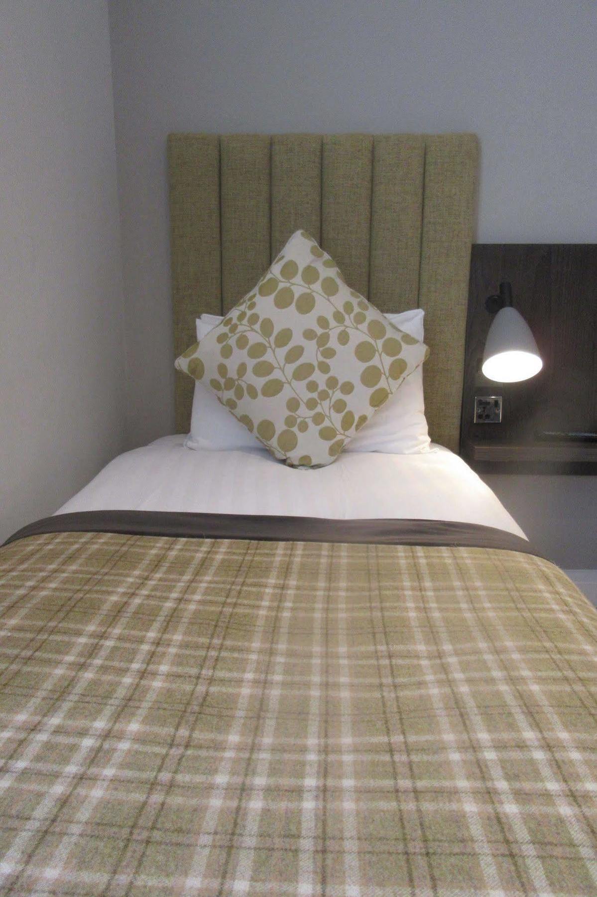 Garden Court Hotell 3*