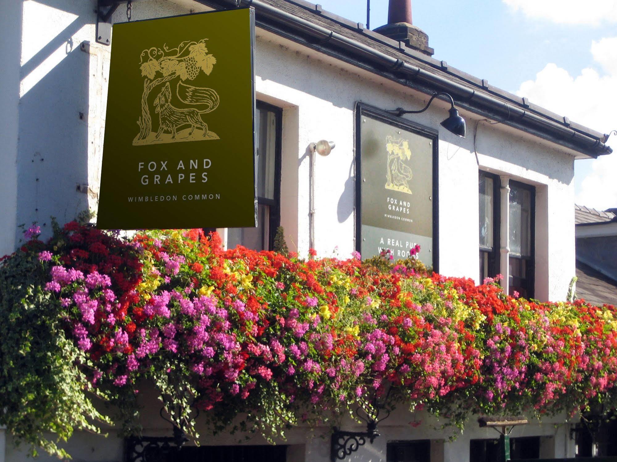 Inn Fox And Grapes London
