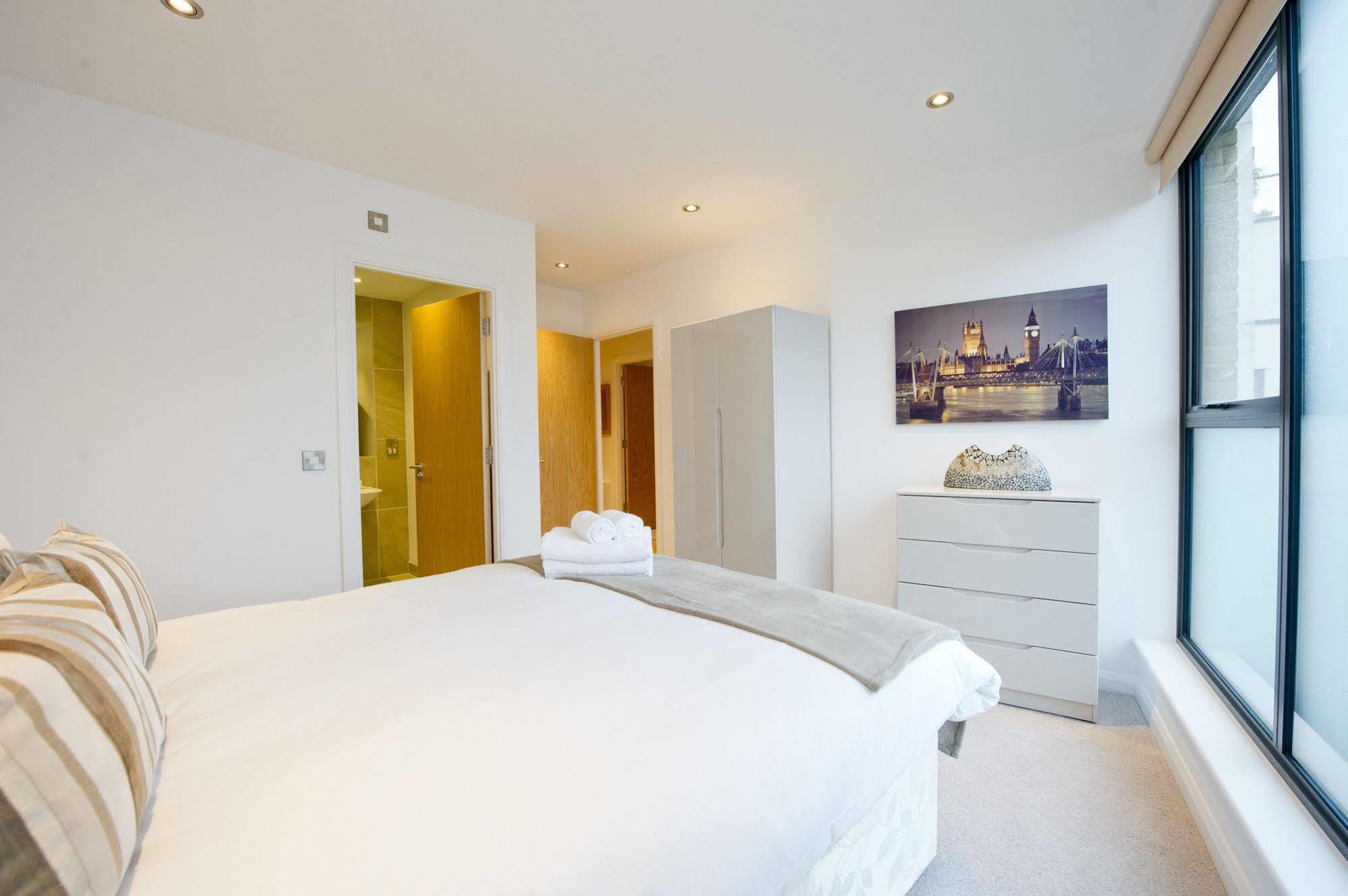 Tooley Street By Viridian * Londen