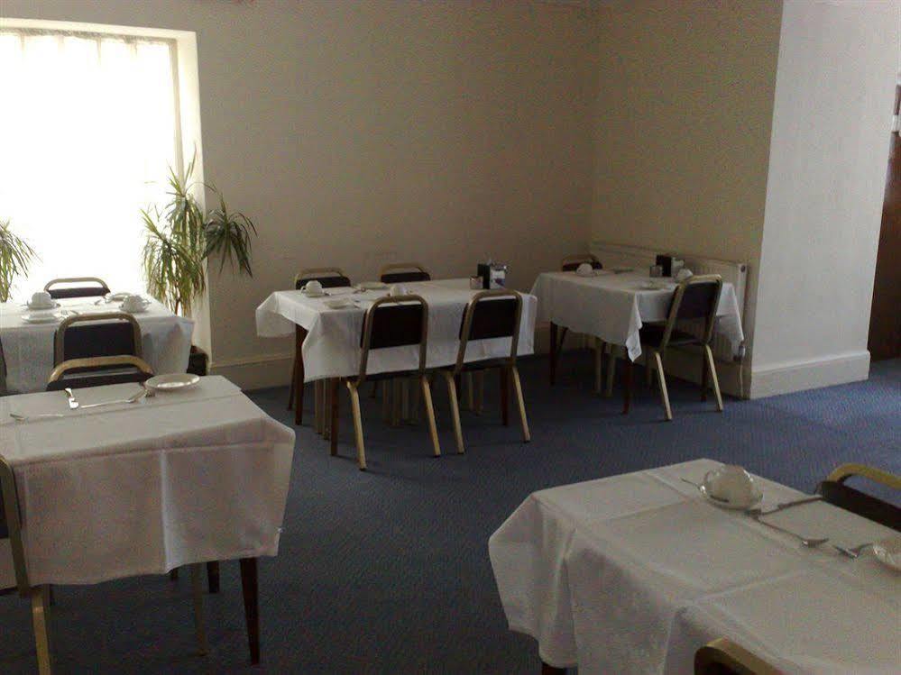 Hotel Oyo Golders 3*