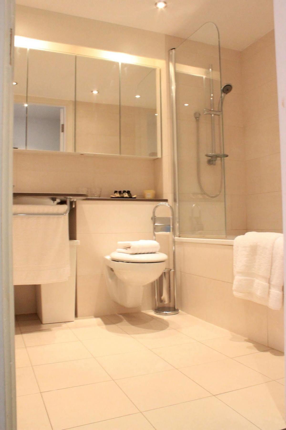 Royal Victoria Docks Apartment London