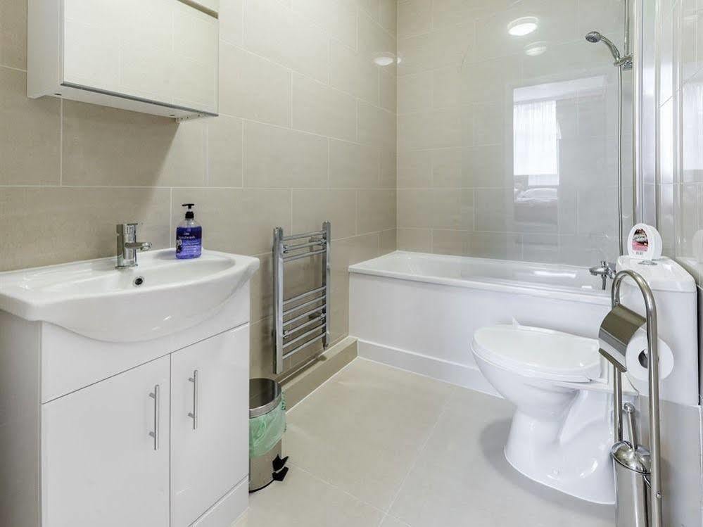 Commercial House 4*