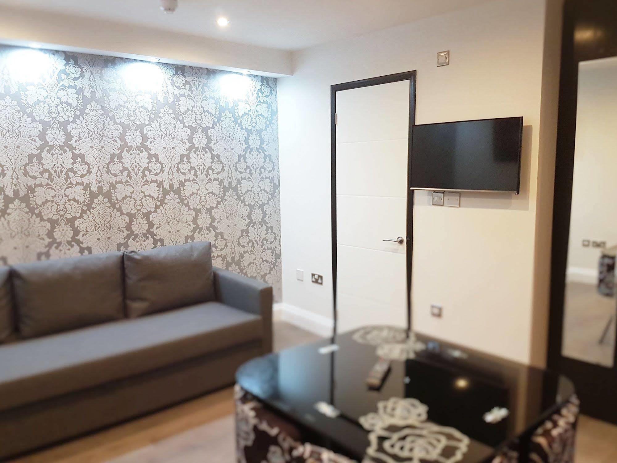 Imperial Court Apartment *