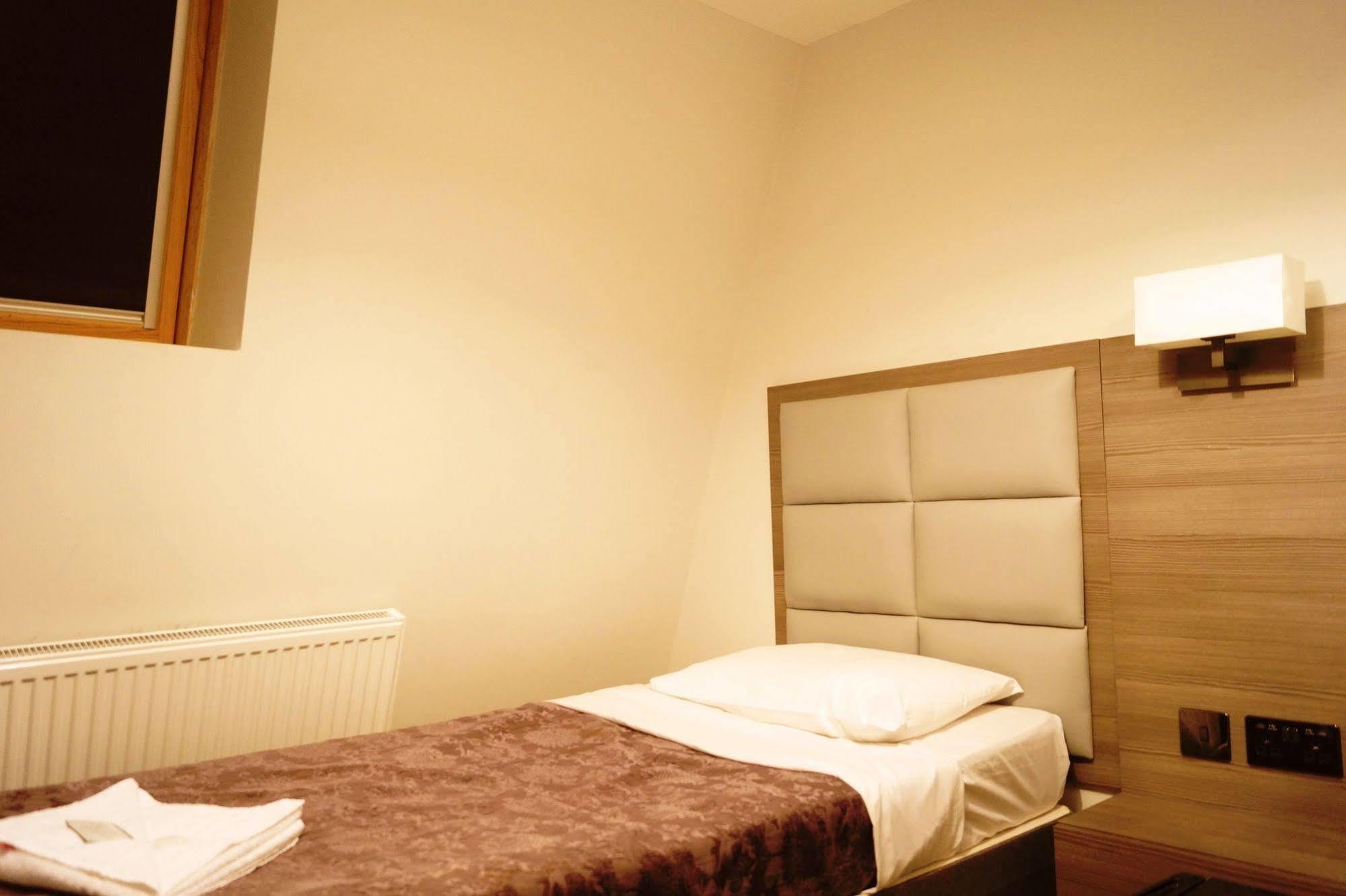 Comfotel Prpl Bed & Breakfast London
