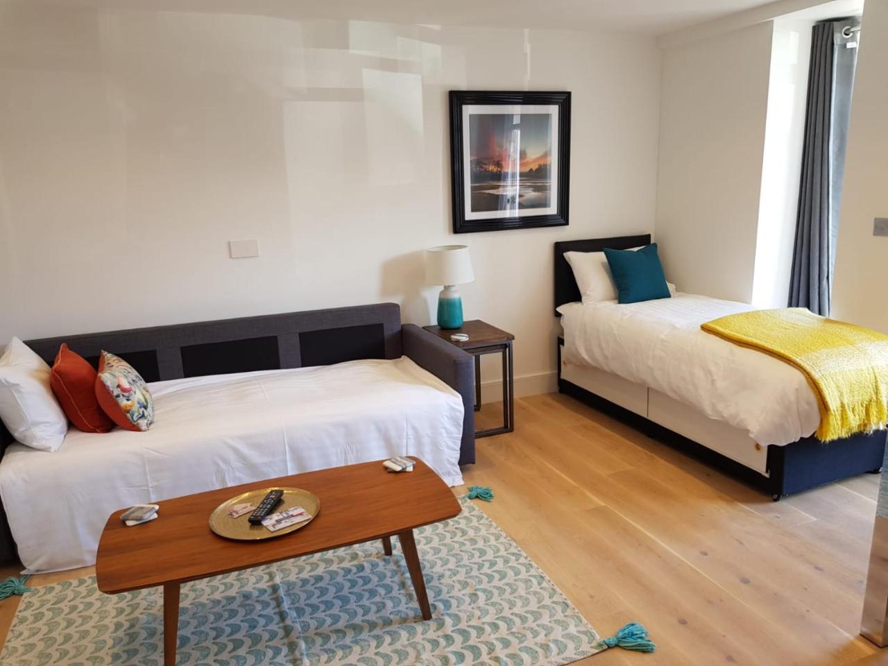 Stunning Ealing Apartment London