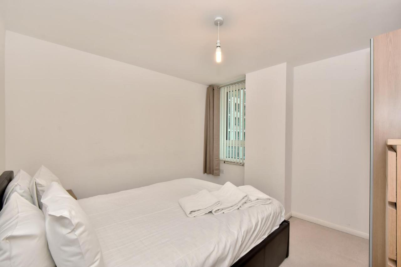St George Wharf Apartment London