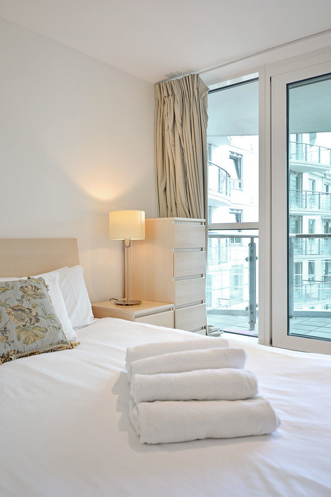 Apartment St George Wharf London