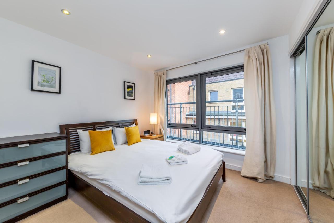 2 Bed Executive Next To Liverpool Street Free Wifi By Aparts Lägenhet London