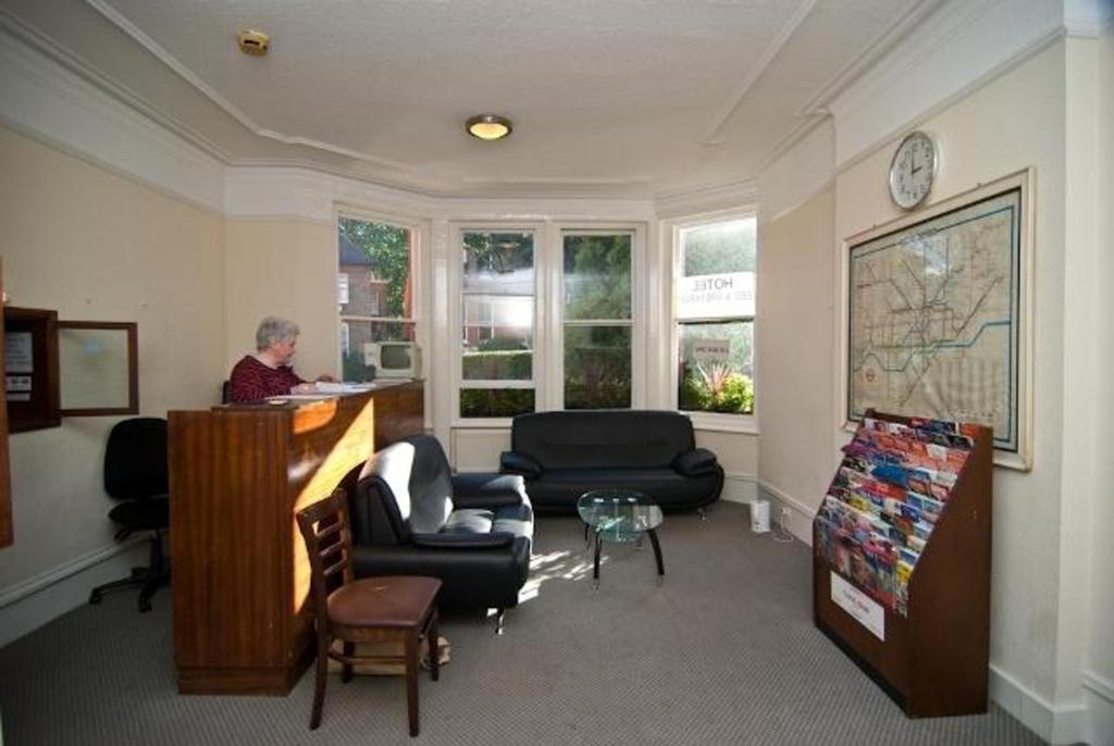 Queens Bed & Breakfast London