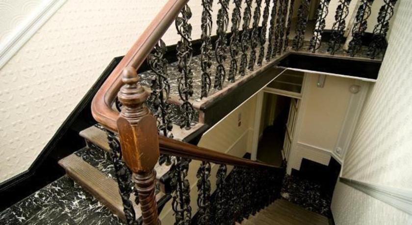 Bed & Breakfast Queens London