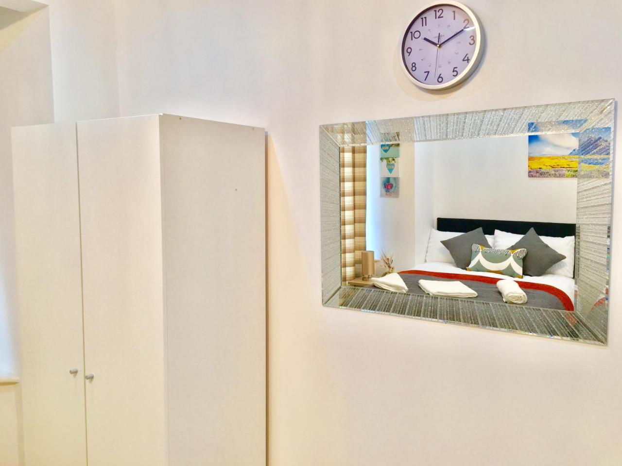 2 Bedroom Apartment, Kitchen, Reception&private Garden Appartement *