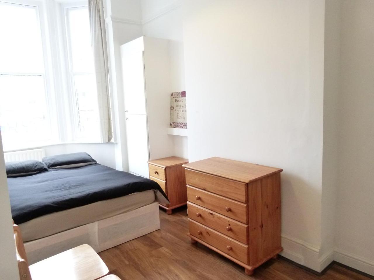Beautiful Family Barons Court Apartment London
