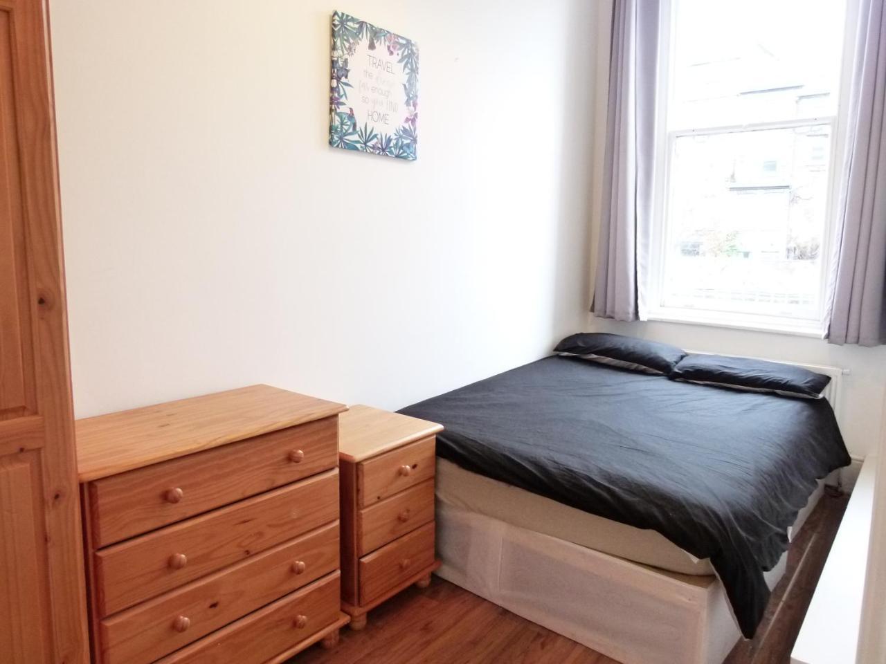 Beautiful Family Barons Court Apartment London