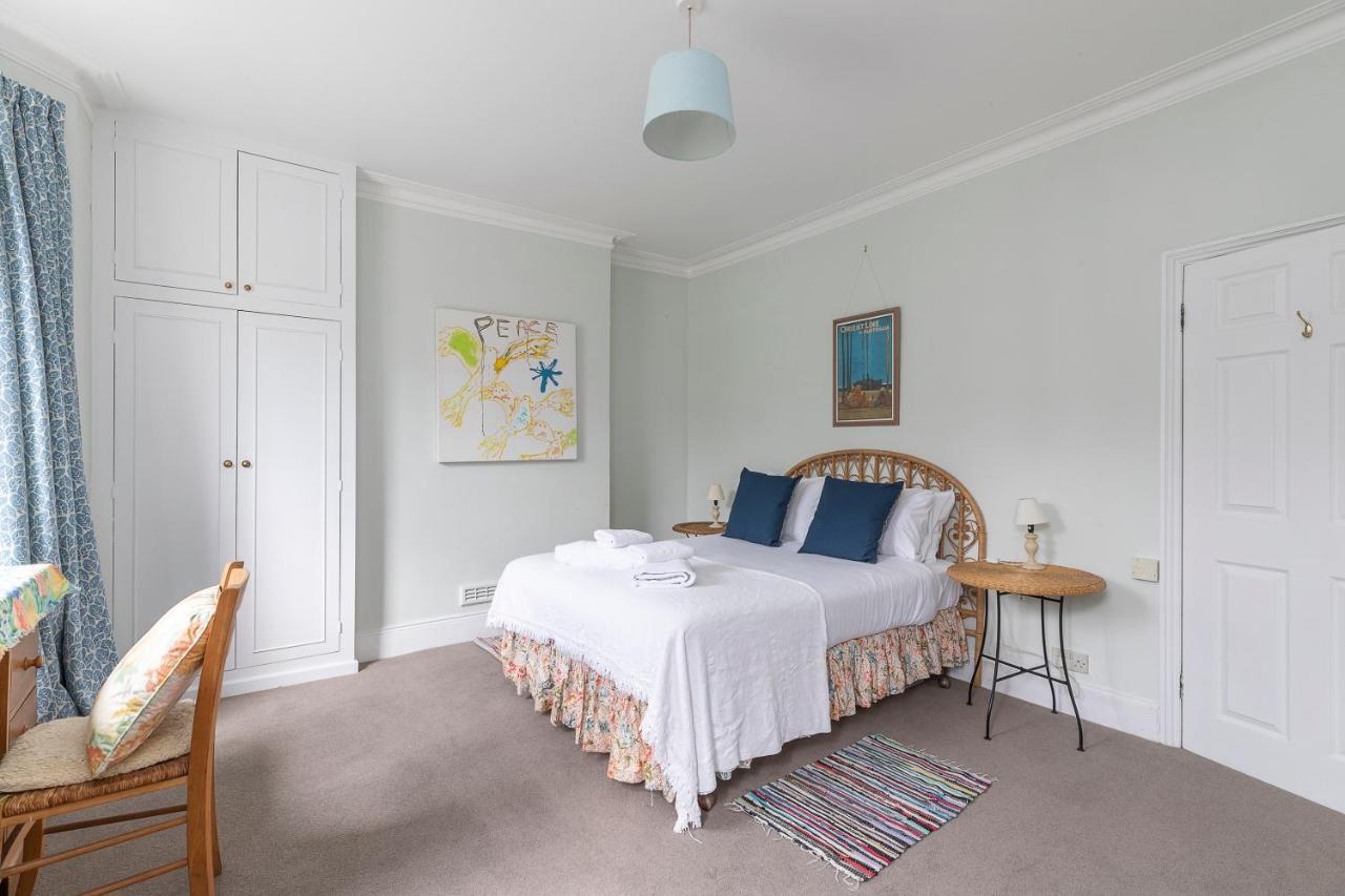 Charming House With Rooftop Terrace * London