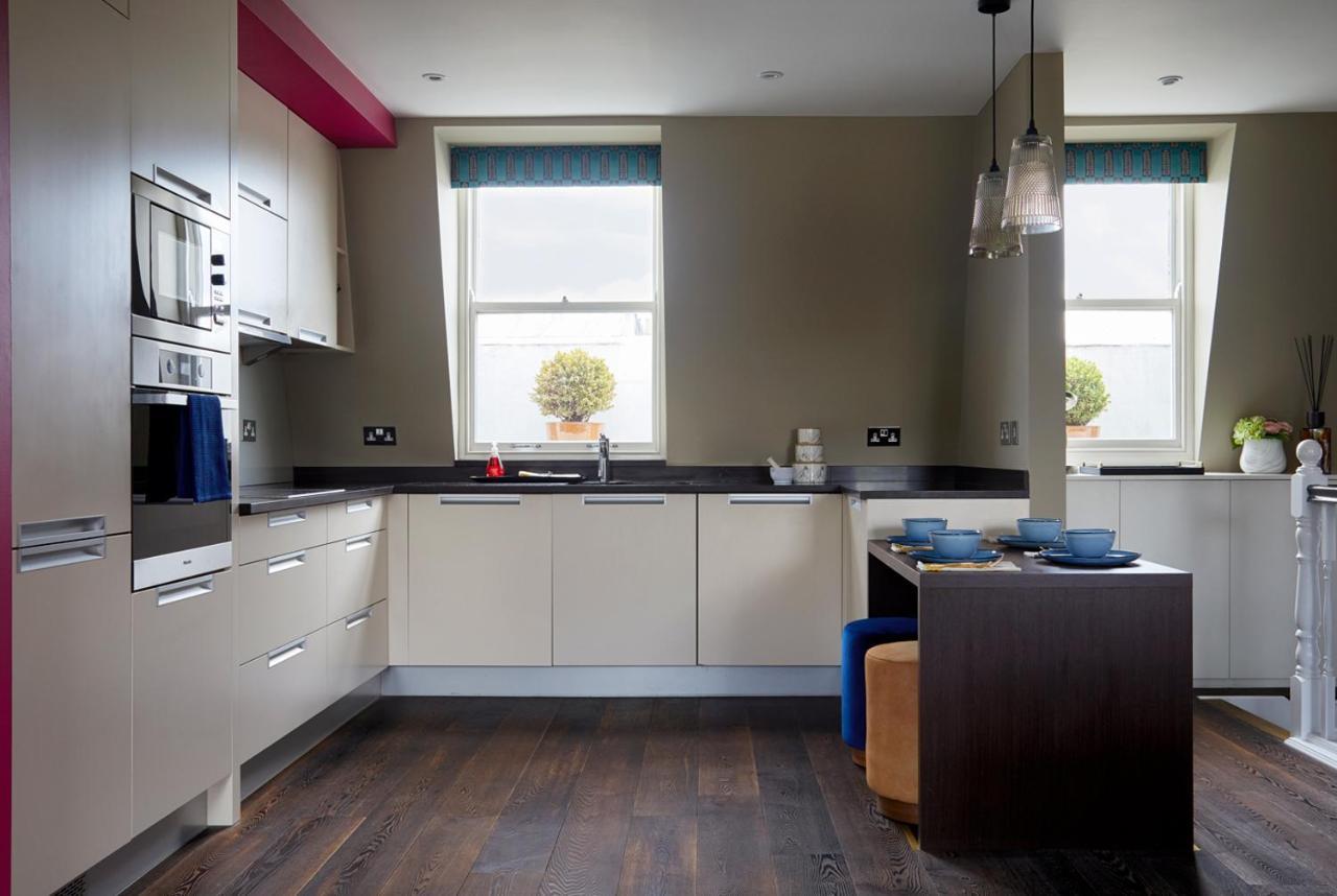 Stunning Ifield Road Gem Lejlighed