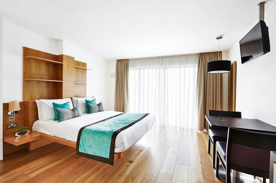 By Marriott Kensington Hotel 4*